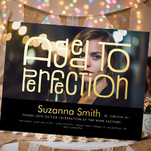 Carte Postale D'invitation À Feuilles D'aluminium Photo de femme d'or pour anniversaire parfait