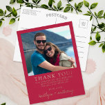 Carte Postale D'invitation À Feuilles D'aluminium Typographie moderne Viva Magenta Photo minimaliste<br><div class="desc">Dites merci dans le style avec ces vraies cartes postales modernes et très branchées photo mariage pression de feuille merci. Le design est facile à personnaliser avec votre propre libellé et votre famille et vos amis seront ravis quand ils recevront ces fabuleux remerciements. Les éléments correspondants se trouvent dans la...</div>