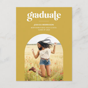 Carte Postale Diplômé en jaune audacieux Diplôme en typographie