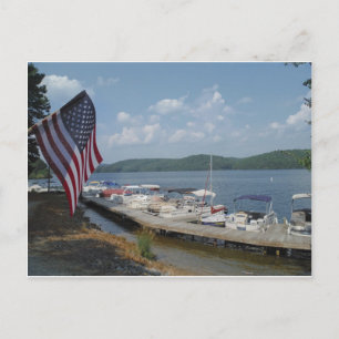 Carte Postale Drapeau américain à la marina du lac Arrowhead