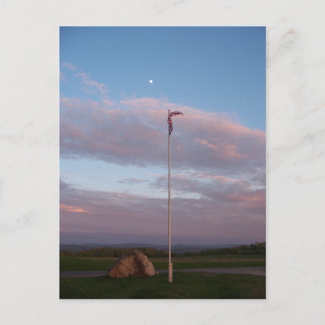 Carte Postale Drapeau de cimetière au crépuscule (Devant)