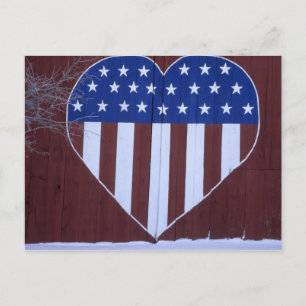 Carte Postale Drapeau en forme de cœur peint sur une grange aprè