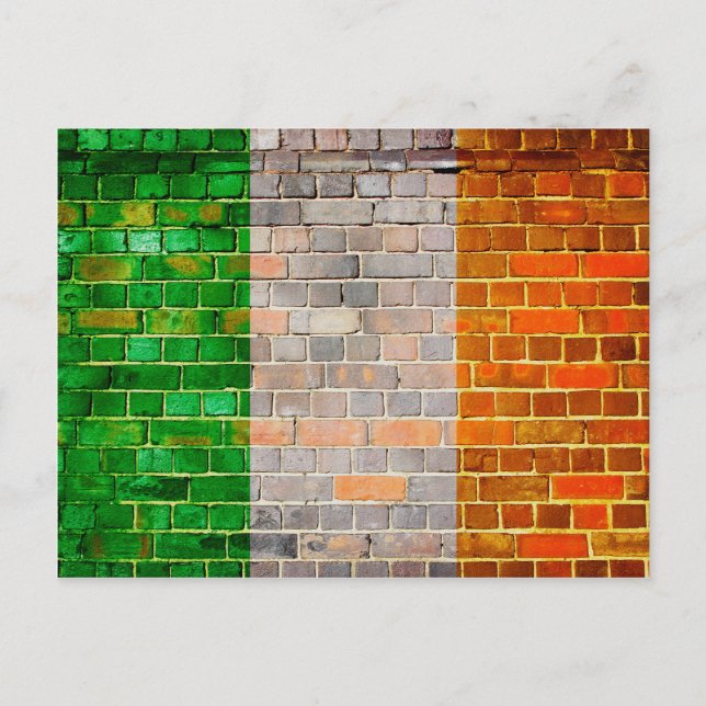 Carte Postale Drapeau irlandais sur un mur de briques (Devant)