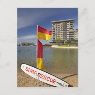 Carte Postale Drapeaux et planche de sauvetage de surf
