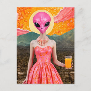 Carte Postale Drôle Alien dame en rose avec jus d'orange