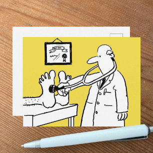 Carte Postale Drôle docteur en dessin utilisant la stéthoscope s