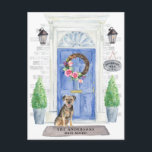 Carte postale du Faire-part de déménagement de Ter<br><div class="desc">Annoncez votre nouvelle adresse avec notre faire-part élégante avec un Terrier frontalier,  une porte d'entrée bleue,  un tapis de bienvenue,  une ardoise,  des topiaires et une couronne fleurie posée sur un arrière - plan en brique grise.</div>