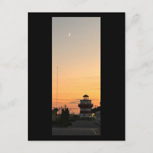 Carte postale du phare au coucher du soleil avec l