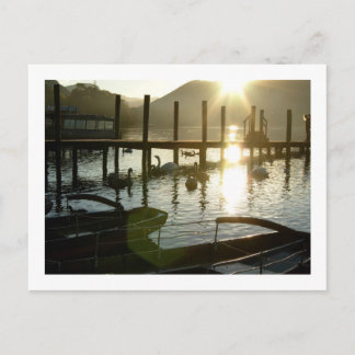 Carte postale du rivage de Derwentwater au crépusc