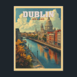 Carte Postale Dublin Ville Irlande - Voyage Rétro<br><div class="desc">Faites un voyage à Dublin avec cette impression d'art inspirée des cartes postales anciennes ! Avec des monuments emblématiques et un design rétro, cette carte postale capture le charme et l'histoire de la capitale vibrante de l'Irlande. Parfaite pour les amateurs de voyage, les amoureux de l'héritage irlandais et les fans...</div>