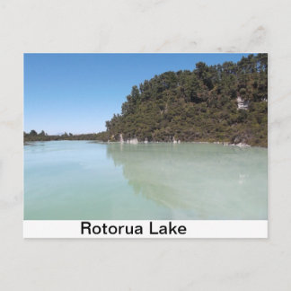 Carte postale d'un magnifique lac à Rotorua