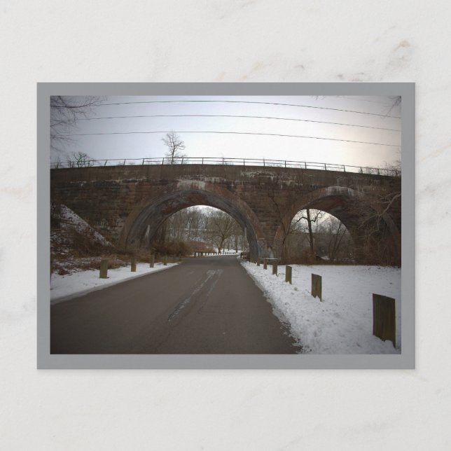 Carte postale d'un pont en arc en hiver (Devant)