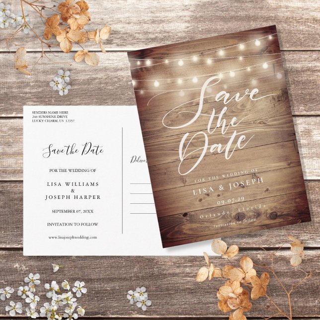 Carte Postale Éclairages en bois rustique à cordes Faire-part de (Rustic Wood String Lights Script Save the Date Postcard)