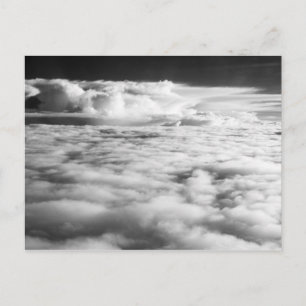 Carte Postale Eerie nuages au lever du soleil. 2