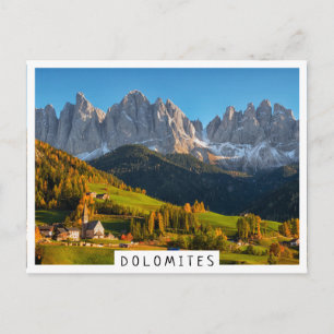 Carte Postale Eglise et village avec paysage de montagnes