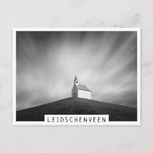 Carte Postale Eglise sur une colline en noir et blanc