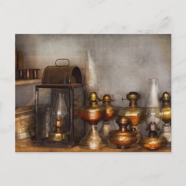Carte Postale Electricien - Une collection de lanternes à huile  (Devant)