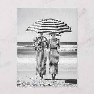 Carte Postale Élégance découpée au bord de la mer