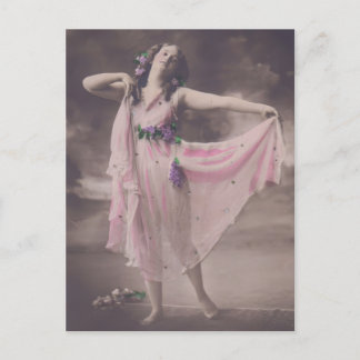 Carte Postale Élégance vintage en Robe Florale Rose