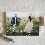 Carte Postale Elegant Beatrice Script Photo Mariage Merci<br><div class="desc">Elegant Beatrice Script Photo Mariage Carte postale Merci | Envoyez des remerciements à votre famille et à vos amis pour avoir participé à votre journée spéciale avec cette carte postale de remerciement personnalisable. Il dispose d'élégante calligraphie moderne blanche. Cette carte postale de remerciement photo est parfaite pour toutes les occasions....</div>