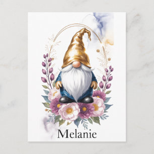 Carte Postale Elégant gnome doré dans un bouquet floral