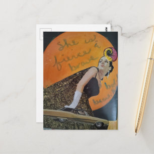 Carte Postale Elle est féroce et courageuse, collage audacieux