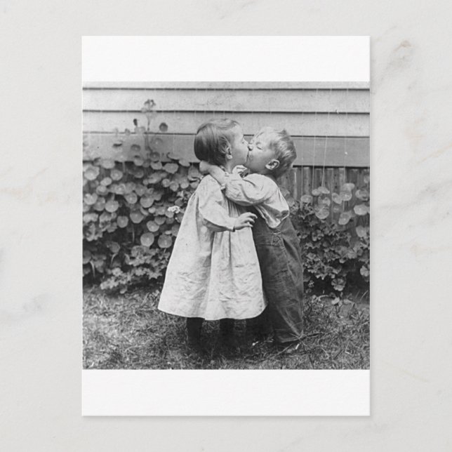 Carte Postale Elle obtient le penny, il obtient le baiser (Devant)