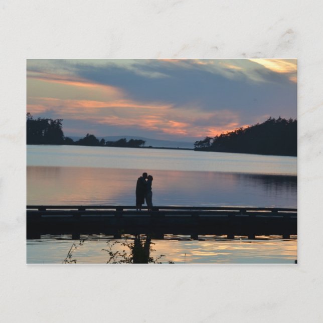 Carte Postale Embrasse au coucher du soleil (Devant)