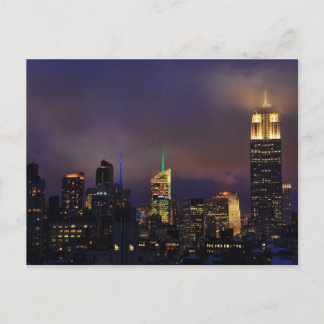 Carte Postale Emp St Bldg brille dans les nuages et le brouillar