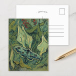 Carte Postale Empereur Moth | Vincent van Gogh<br><div class="desc">Empereur Moth (1889) de Vincent van Gogh est une représentation délicate et complexe d'un papillon de nuit contre un arrière - plan texturé. La peinture capture la beauté de cette créature ailée avec une attention méticuleuse à ses motifs et ses couleurs, mélangeant les coups de pinceau caractéristiques de Van Gogh...</div>