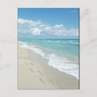 Carte Postale Empreintes sur la plage de sable blanc, Pittoresqu