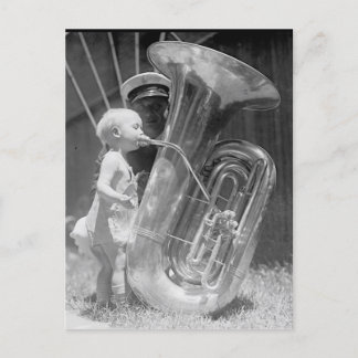 Carte Postale Enfant avec Tuba