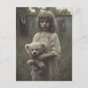 Carte Postale Enfant Fantôme Triste au Cirque Ancien Abandonné