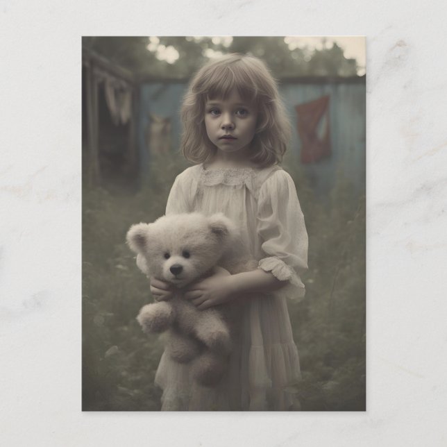Carte Postale Enfant Fantôme Triste au Cirque Ancien Abandonné (Devant)