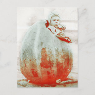 Carte Postale Enfant vintage dans un Citrouille géant