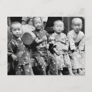 Carte Postale Enfants asiatiques en vêtements traditionnels (190