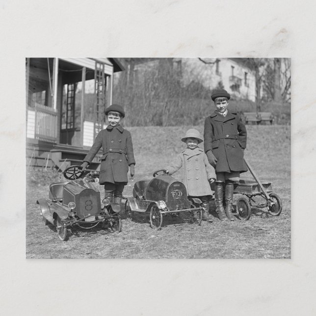 Carte Postale Enfants avec des voitures à pédales, 1924 (Devant)