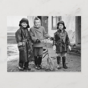 Carte Postale Enfants avec vieux vélo 1855 vintage B&W photo