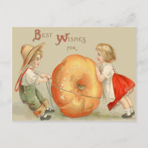 Carte Postale Enfants mignons roulant une citrouille