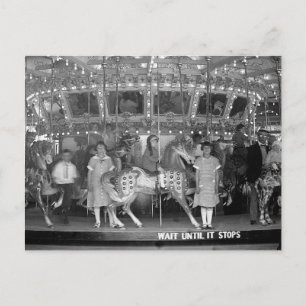 Carte Postale Enfants montant un carrousel, 1925