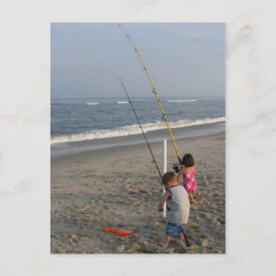 Carte Postale Enfants pêchant à la plage