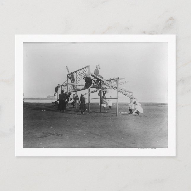 Carte Postale Enfants Profitant Du Jeu De Jeu De Swingset (Devant)