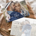 Carte Postale Enregistrer la photo manuscrite en blanc date<br><div class="desc">Mariage écrit à la main Enregistrer les cartes de dates qui ont une photo sur le devant et le dos. Les cartes Save the Date Fall, Automne, Hiver, Printemps ou Été contiennent une typographie manuscrite moderne lettrée cursive qui sont élégantes, simples et modernes à utiliser après que vous minimaliste simple...</div>