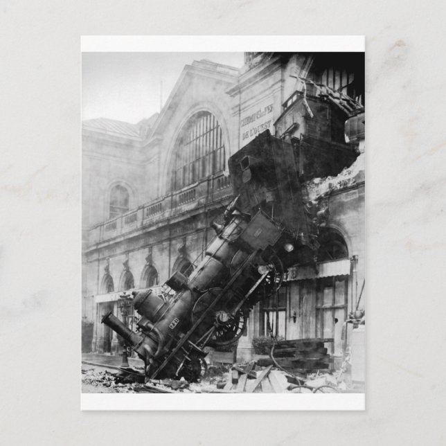 Carte Postale Épave ferroviaire à Montparnasse, catastrophe ferr (Devant)