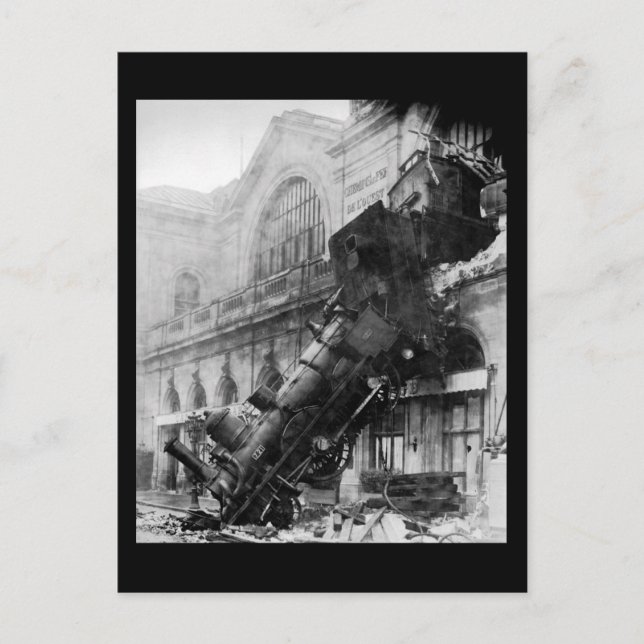 Carte Postale Épave ferroviaire à Montparnasse, catastrophe ferr (Devant)