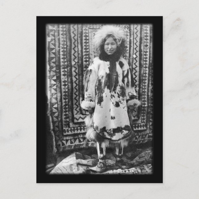 Carte Postale Eskimo de l'Alaska en vêtements de fourrure tradit (Devant)