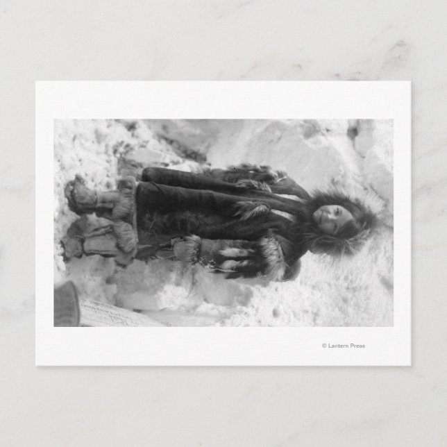 Carte Postale Eskimo Girl in a Parka in Nome, Alaska (Devant)