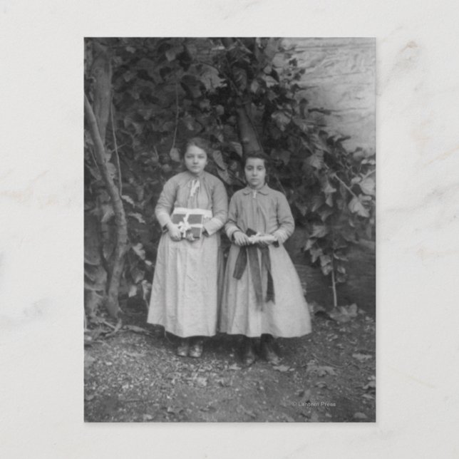 Carte Postale Étudiants à l'école d'art pour filles en Turquie (Devant)