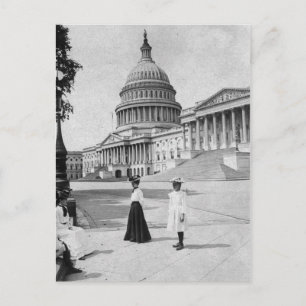Carte Postale Extérieur du bâtiment du Capitol avec des femmes