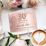 Carte Postale Faire-part 30e anniversaire rose or argent enregistrer la dat<br><div class="desc">Une petite fille et tendance Enregistrer la carte Date pour une fête de 30e anniversaire. arrière - plan rose à dégradé d'or décoré avec de l'or rose et des gouttes de parties scintillant faux argent. Personnalisez et ajoutez une date et un nom/texte. Le texte : Save the Date est écrit...</div>